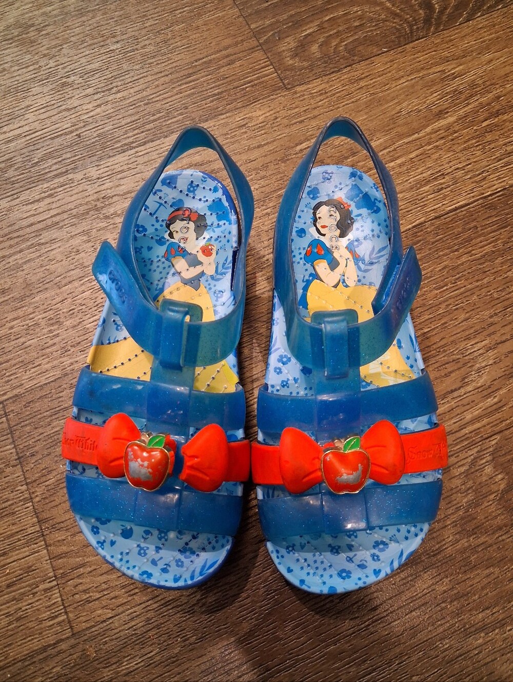 Crocs Kids Disney Snow White Isabella Jelly Sandals Sz J 1